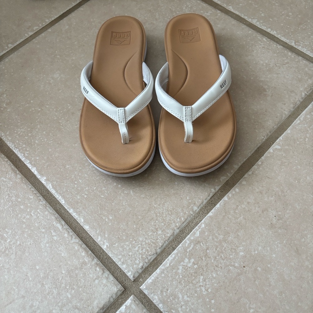 Reef Woman’s White and Brown Flip Flops